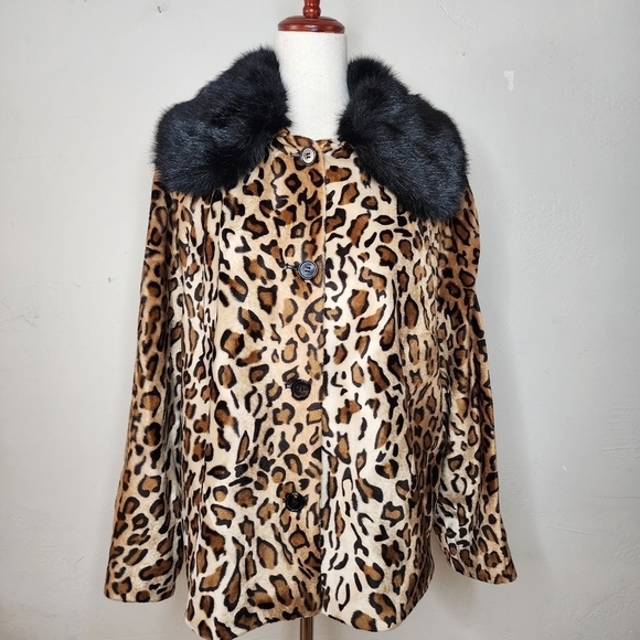 VELVET by Graham & Spencer Leopard Print Faux Fur Swing Coat Size Medium - Picture 1 of 12